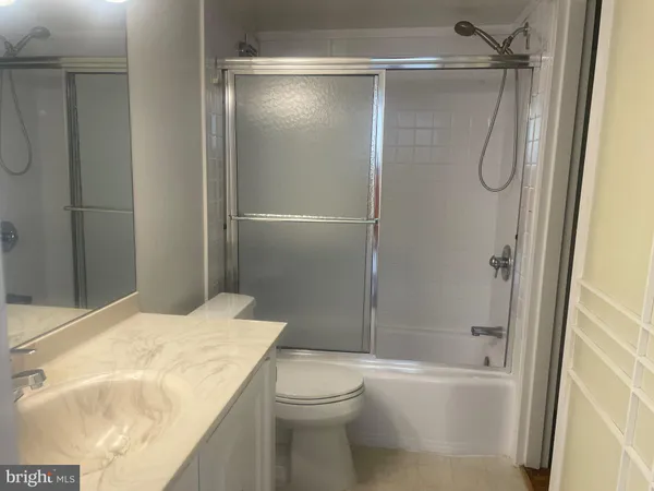 $1,900 | 5225 Pooks Hill Road, Unit 703N, Bethesda, MD 20814