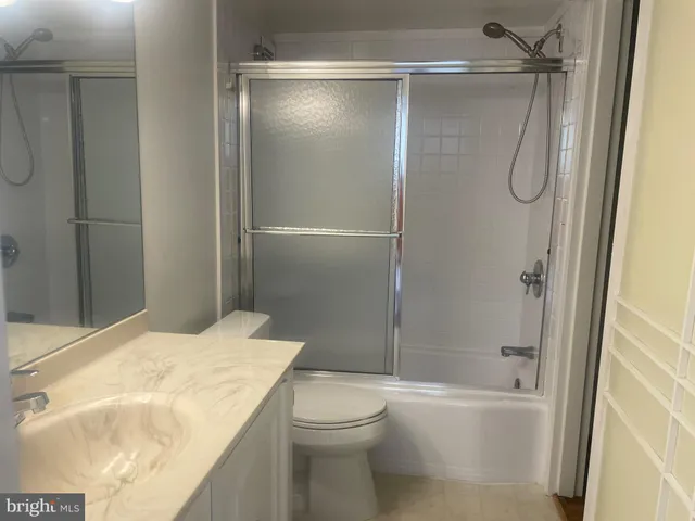 $1,900 | 5225 Pooks Hill Road, Unit 703N, Bethesda, MD 20814