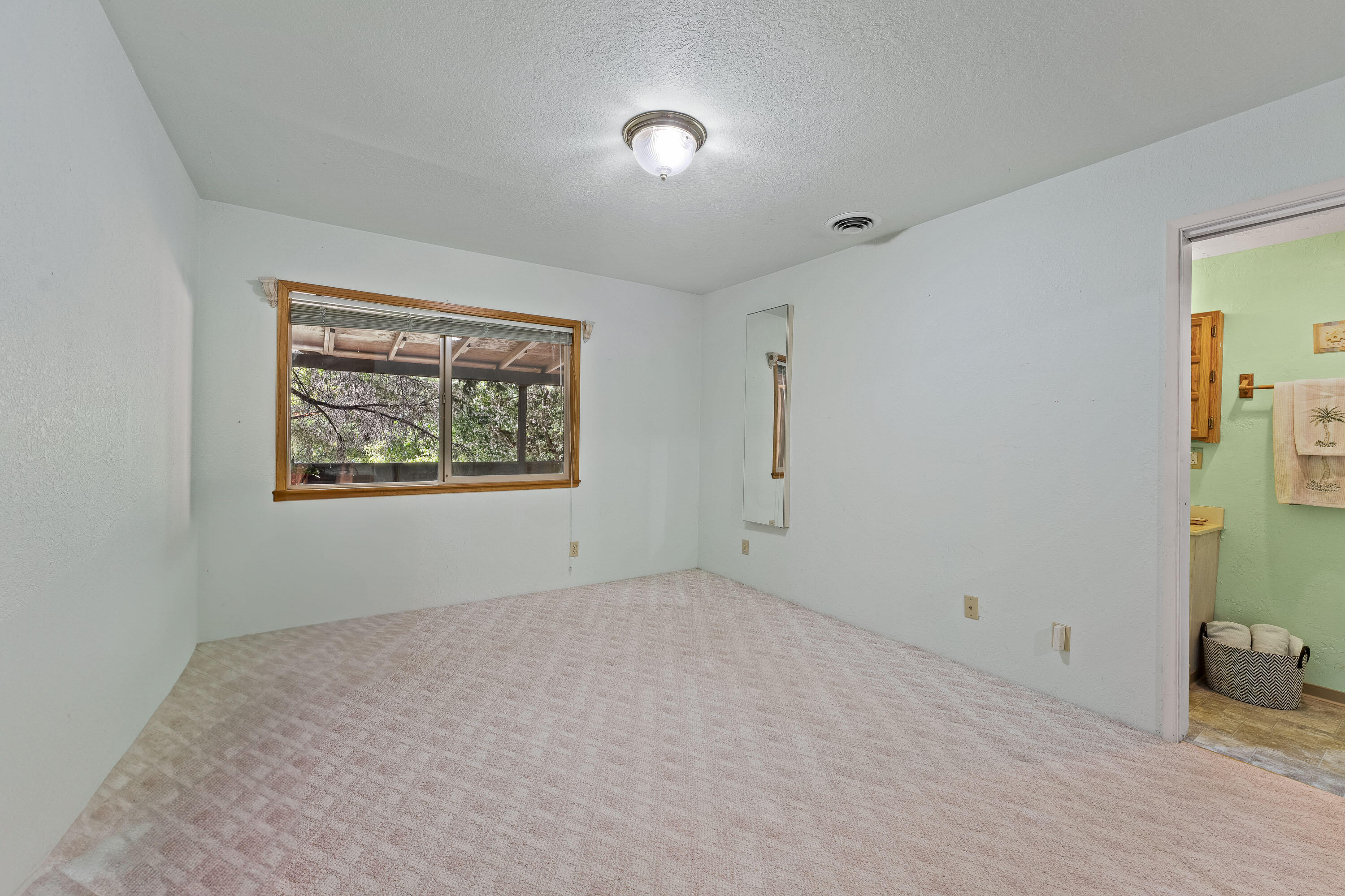 905 Summit Loop Grants Pass, OR 97527 - Photo 17 of 43 Bedroom #2