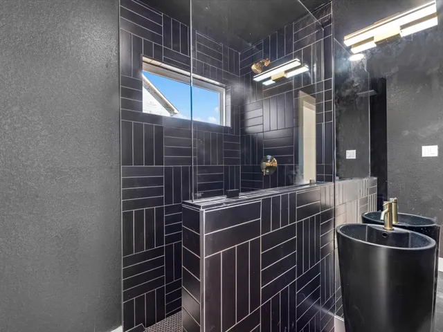 $725,000 | 3209 Binz Street, Houston, TX 77004