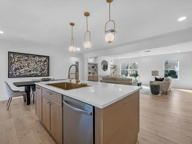 $725,000 | 3209 Binz Street, Houston, TX 77004