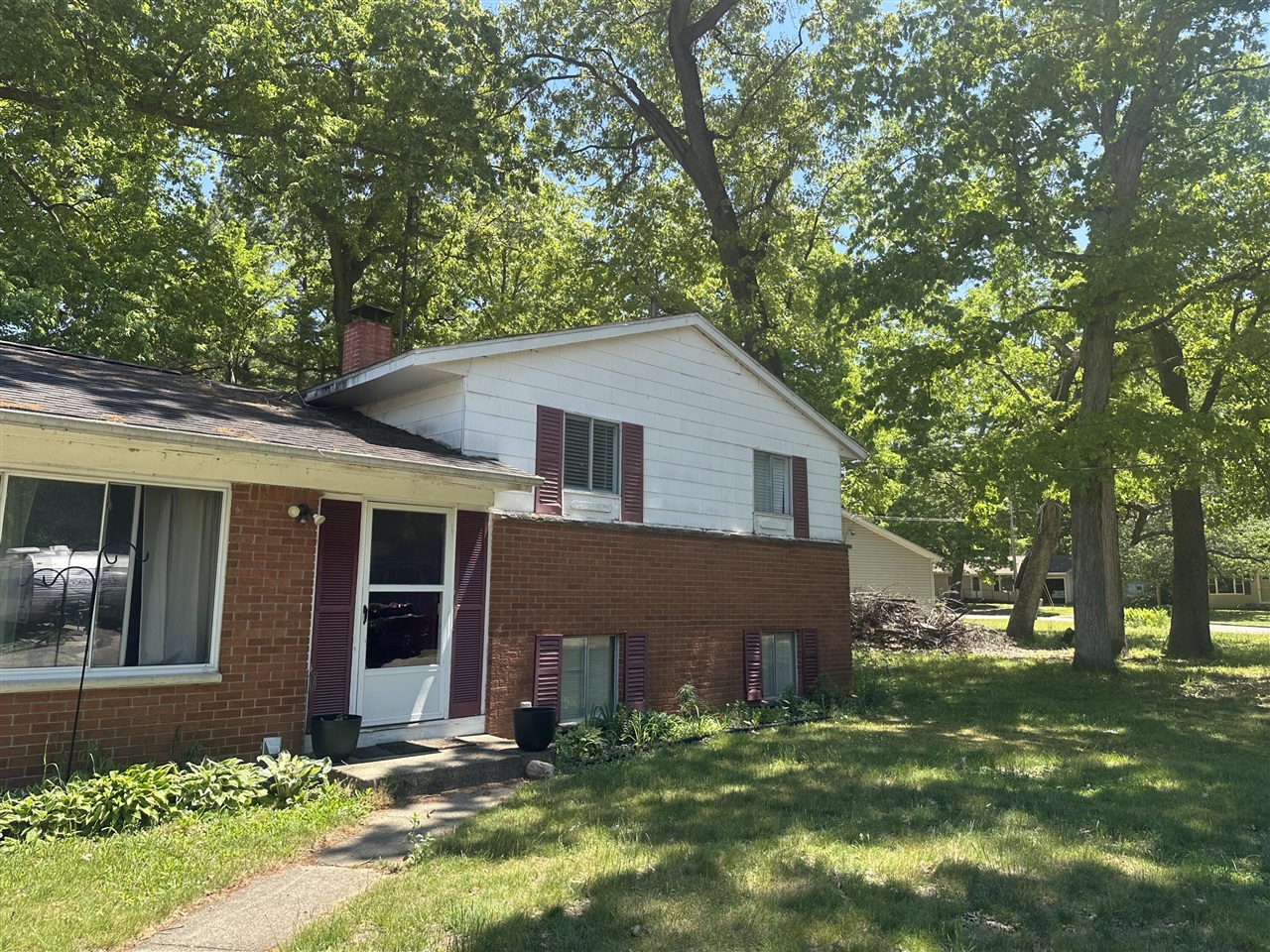 16 Oak Grove Road Battle Creek, MI 49037 - Photo 1 of 28