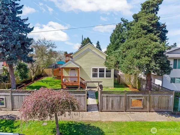 $950,000 | 8109 15th Avenue Southwest, Seattle, WA 98106