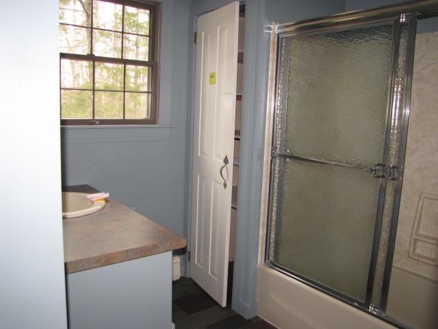 14 Riverview Road Pemaquid, ME 04558 - Photo 5 of 19 Bathroom.