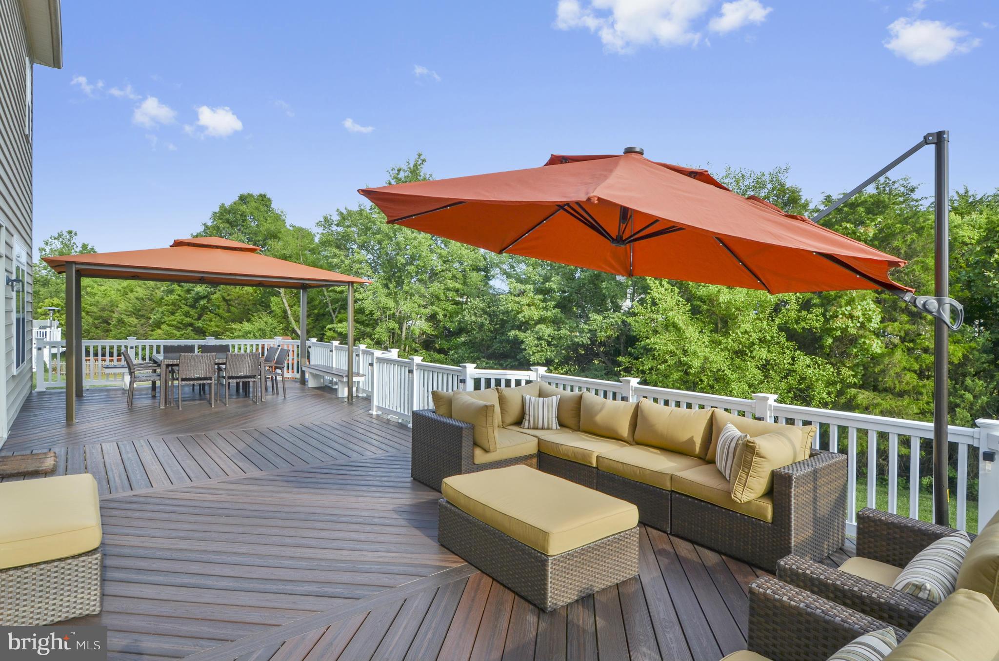 41953 Riding Mill Place Ashburn, VA 20148 - Photo 27 of 30 Amazing Custom Deck