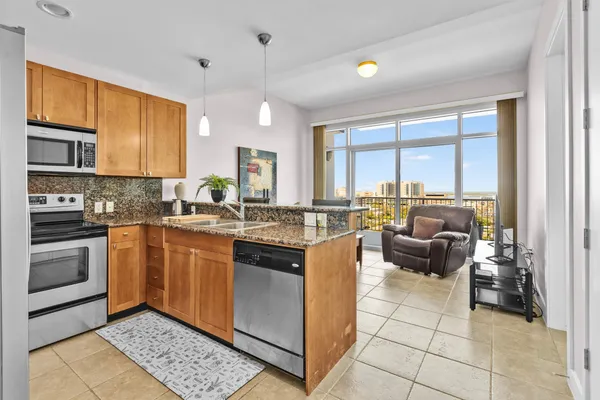 $420,000 | 500 Seawall Boulevard, Unit 1105, Galveston, TX 77550