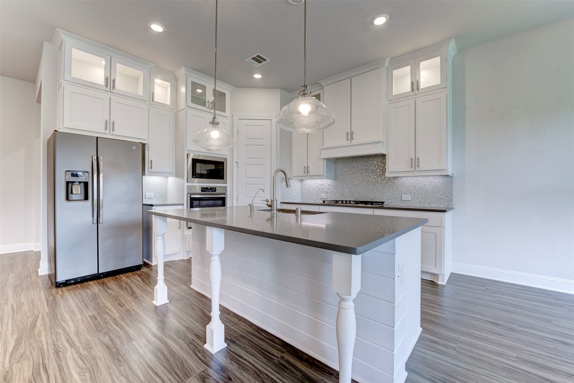 4802 Gingerwood Trace Lane Rosharon, TX 77583 - Photo 9 of 43 Sophisticated and high-end cabinets