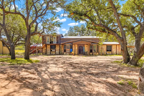 $249,000 | 339 Shady Oaks Drive, Floresville, TX 78114