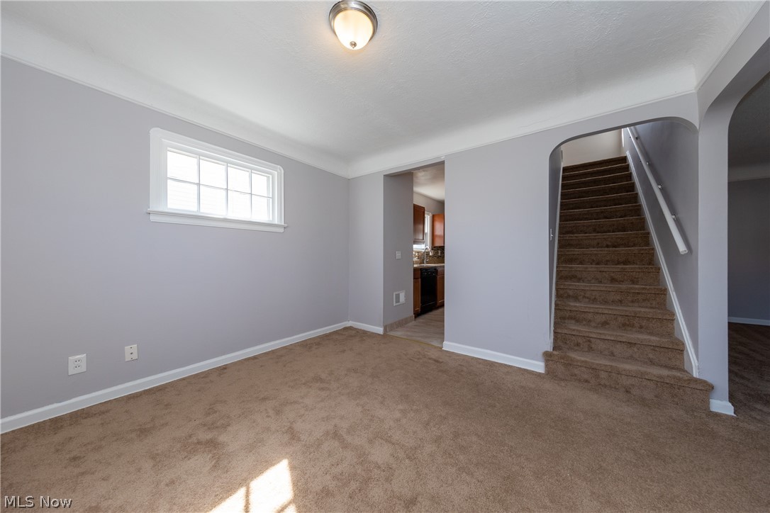1408 Gordon Road Cleveland, OH 44124 - Photo 3 of 30