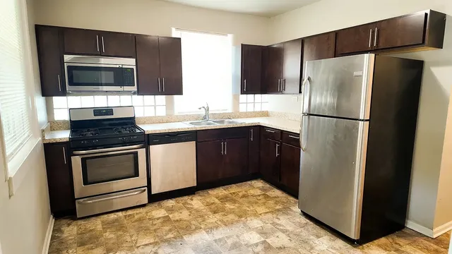 $343,000 | 1700 West 105th Street, Chicago, IL 60643