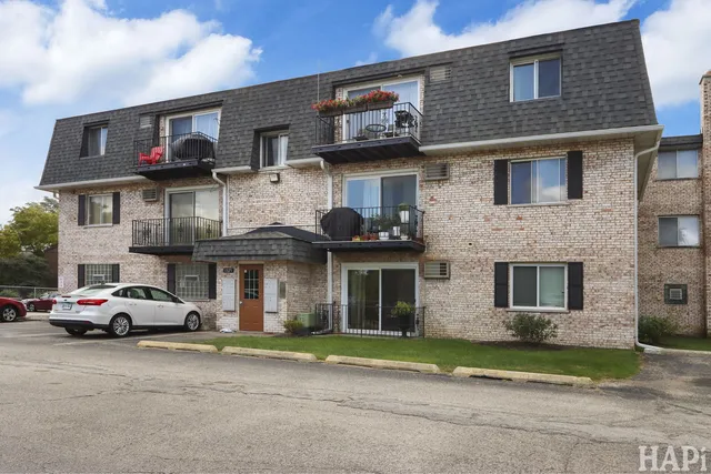 $155,000 | 1325 Baldwin Court, Unit 1D, Palatine, IL 60074