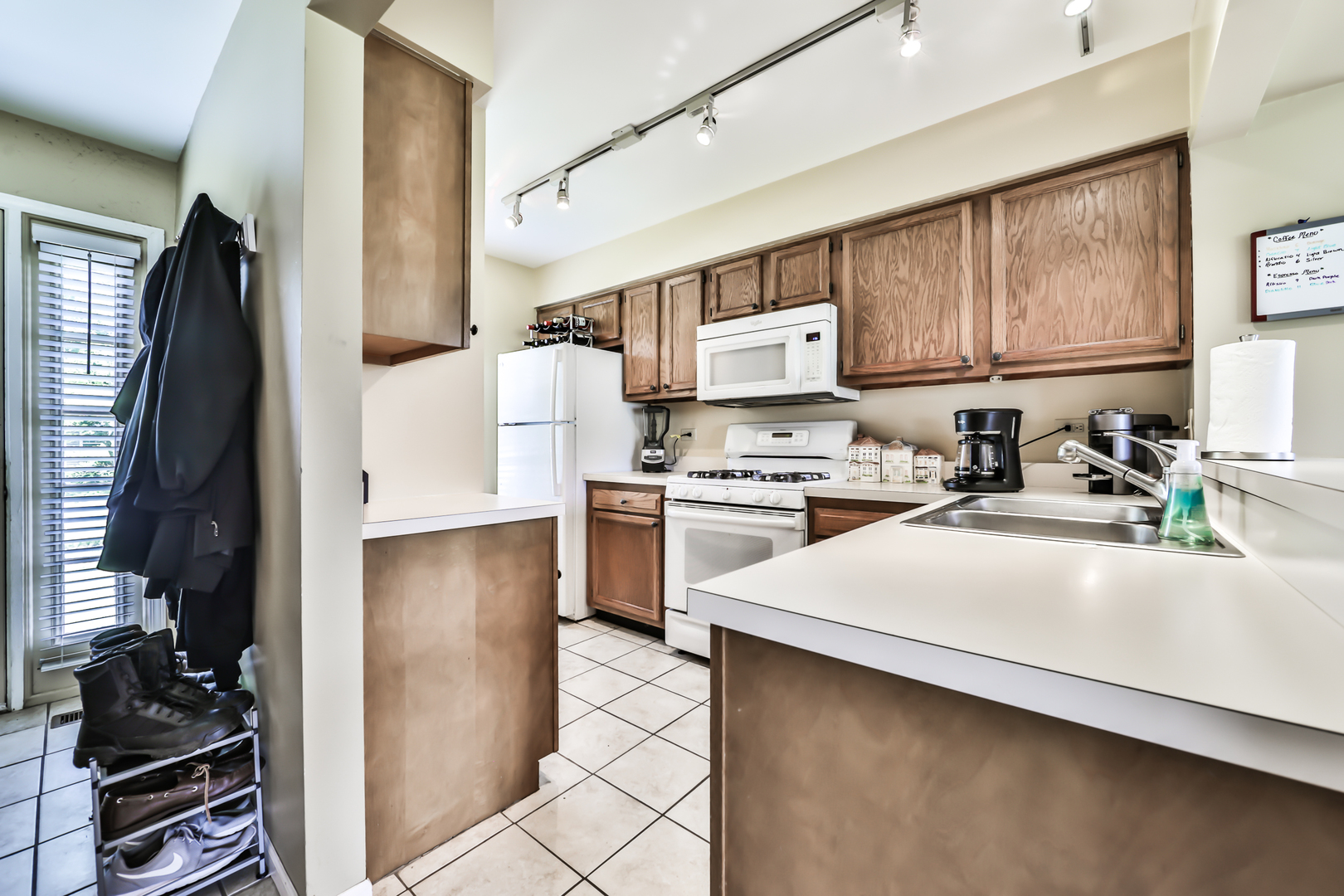 162 North Oltendorf Road Streamwood, IL 60107 - Photo 2 of 15
