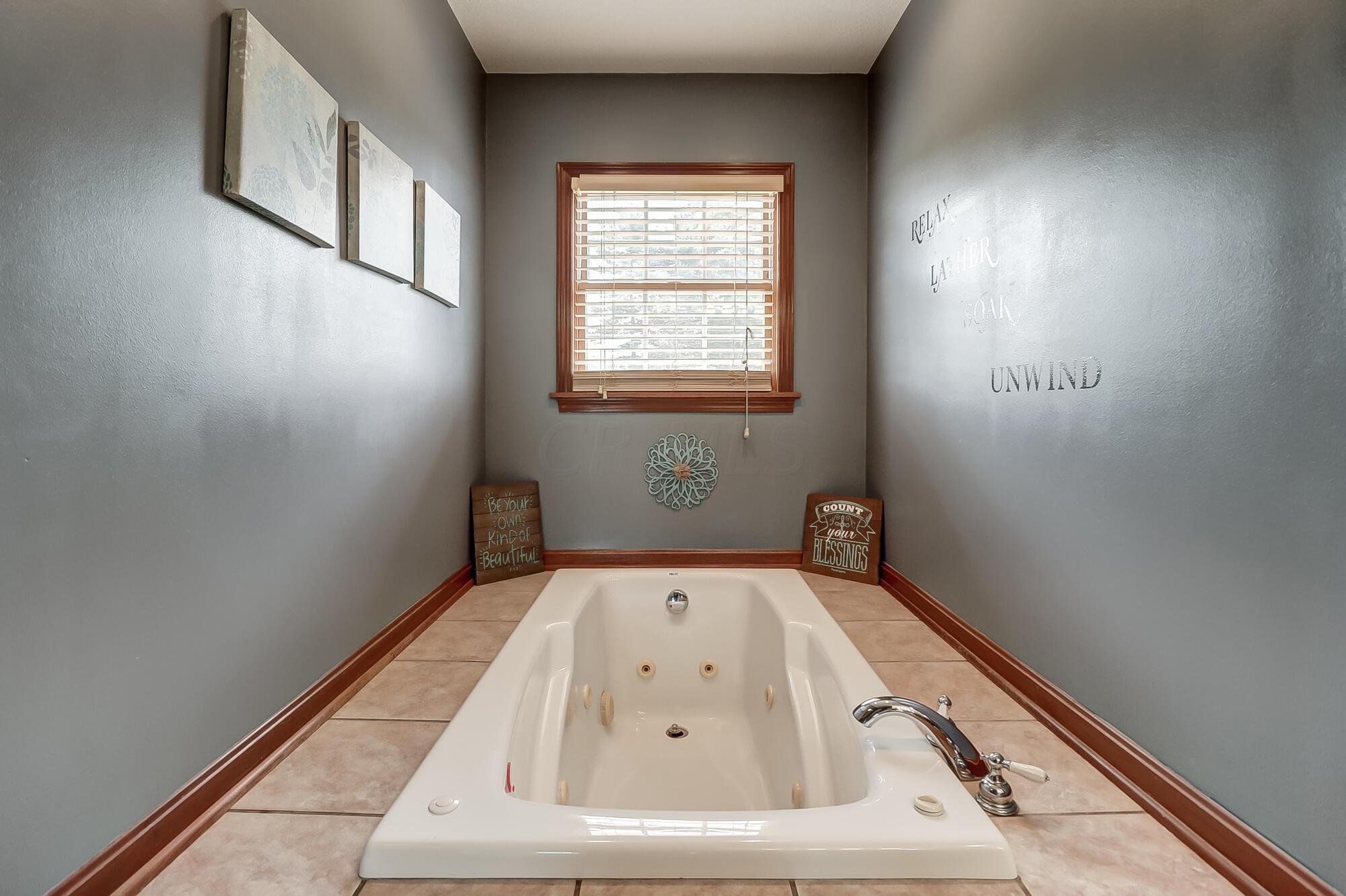 111 Auld Ridge Way Hebron, OH 43025 - Photo 52 of 62 Master Bathroom