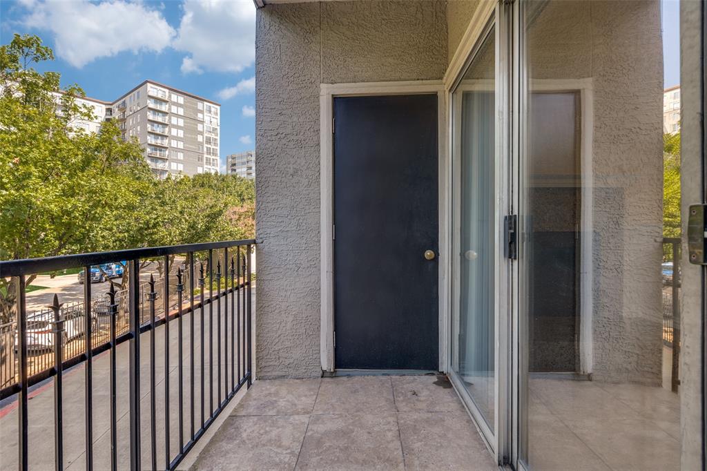 2201 Wolf Street, Unit 6104 Dallas, TX 75201 - Photo 9 of 11 a view of balcony