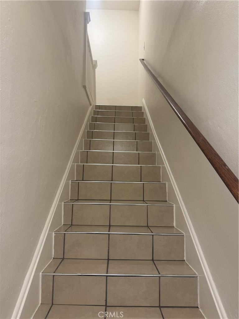 718 Chestnut Avenue, Unit 4 Long Beach, CA 90813 - Photo 10 of 11 a view of entryway