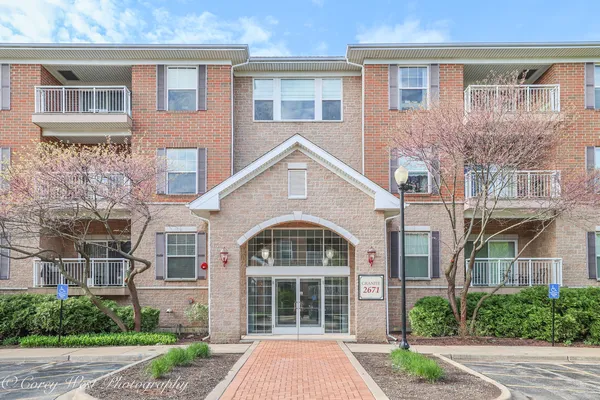 $398,000 | 2671 Stone Circle, Unit 103, Geneva, IL 60134