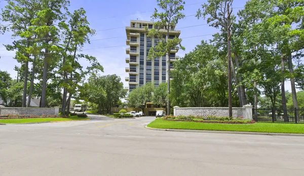 $650,000 | 14655 Champion Forest Drive, Unit 1802, Houston, TX 77069