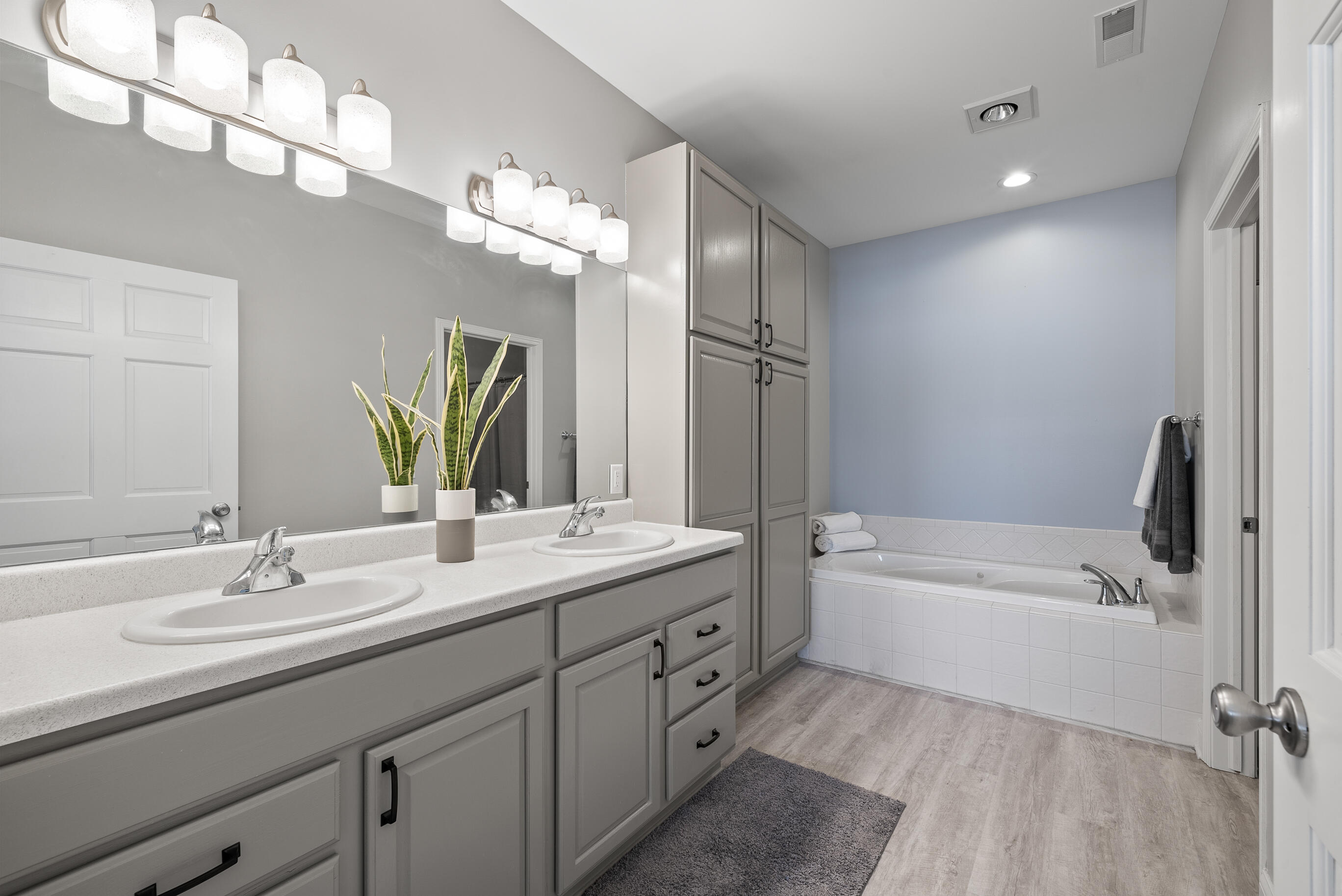 208 Potter Road, Unit 202 Elkhorn, WI 53121 - Photo 19 of 43 208 Potters Rd Unit 202 - Winter-56