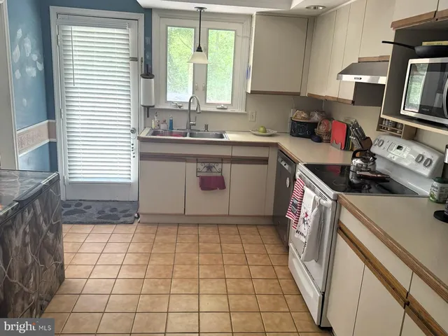 $374,900 | 28 Worral Court, Newark, DE 19711