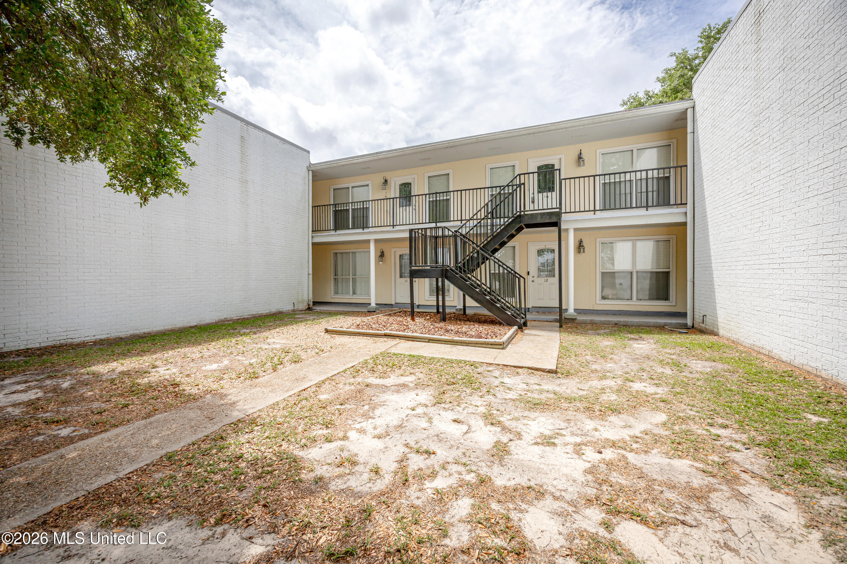 3230 Cumberland Road, Unit 12 Ocean Springs, MS 39564 - Photo 3 of 44 IMG_8063