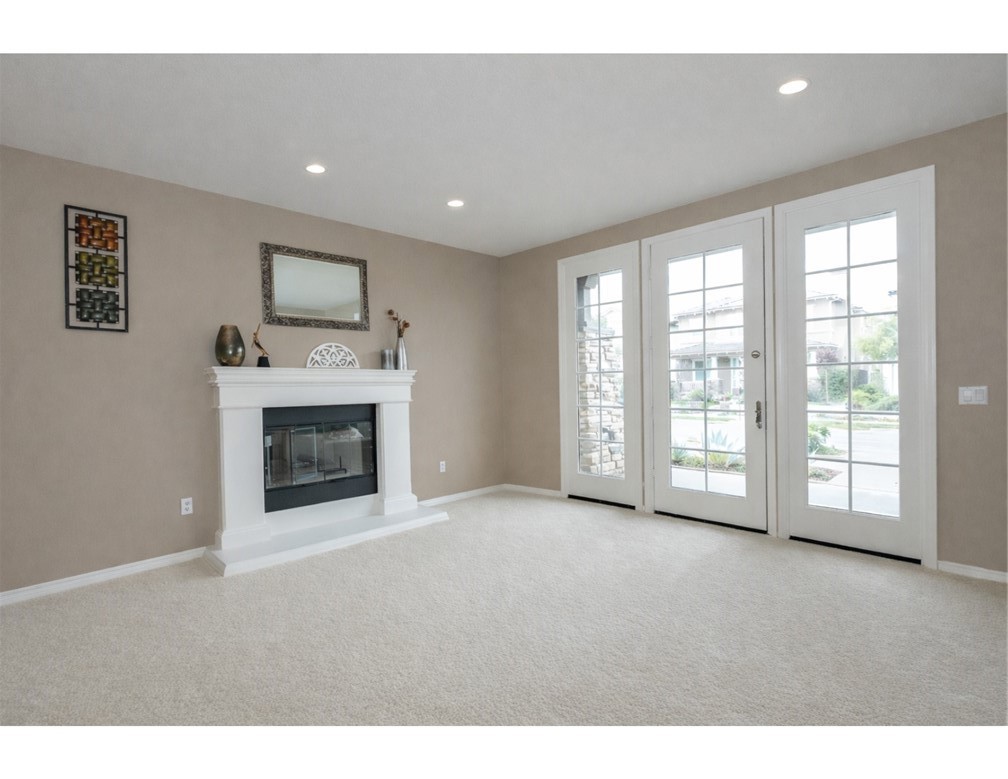 4073 Galapagos Way Oxnard, CA 93035 - Photo 19 of 36 Living Room
