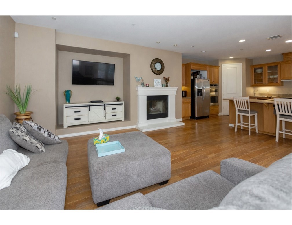 4073 Galapagos Way Oxnard, CA 93035 - Photo 20 of 36 Family Room