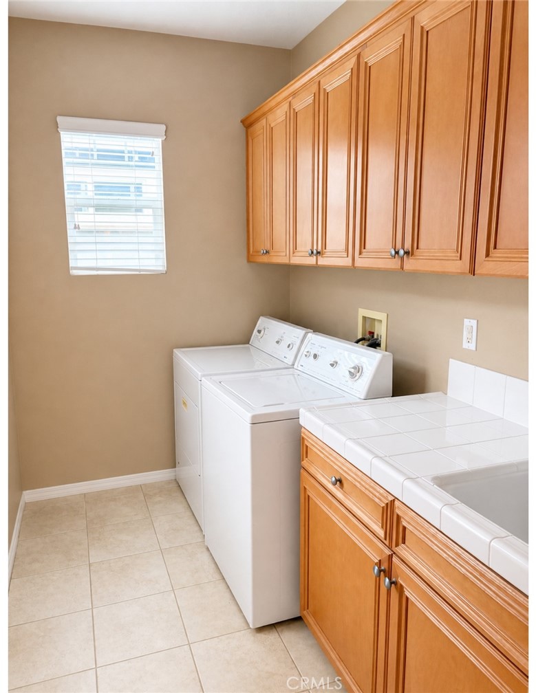 4073 Galapagos Way Oxnard, CA 93035 - Photo 32 of 35 Upstairs Washer/Dryer