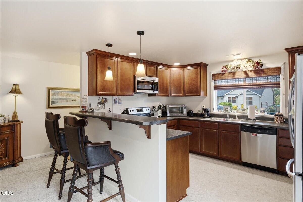 613 Nottingham Terrace Eagle Point, OR 97524 - Photo 8 of 25 Gallery Image 8