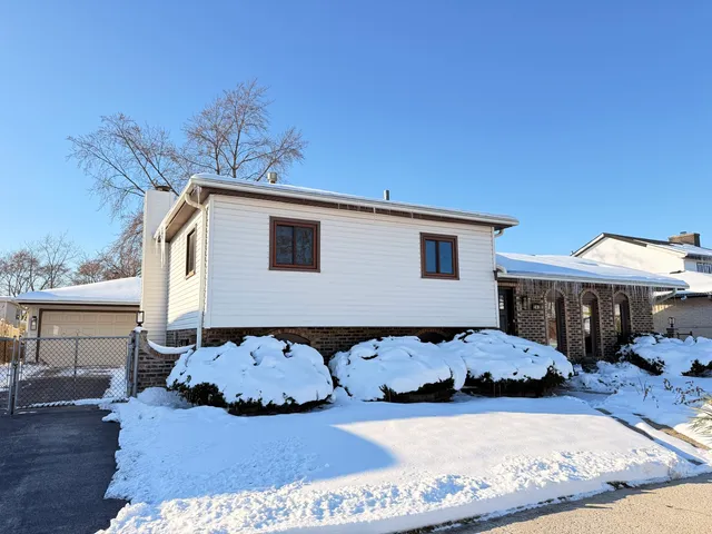 $309,700 | 242 South Harper Avenue, Glenwood, IL 60425