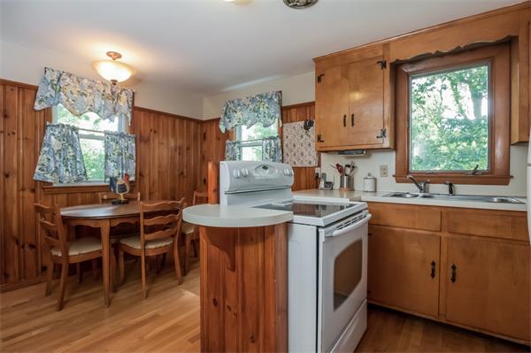 42 Farnham Road Stoughton, MA 02072 - Photo 8 of 22