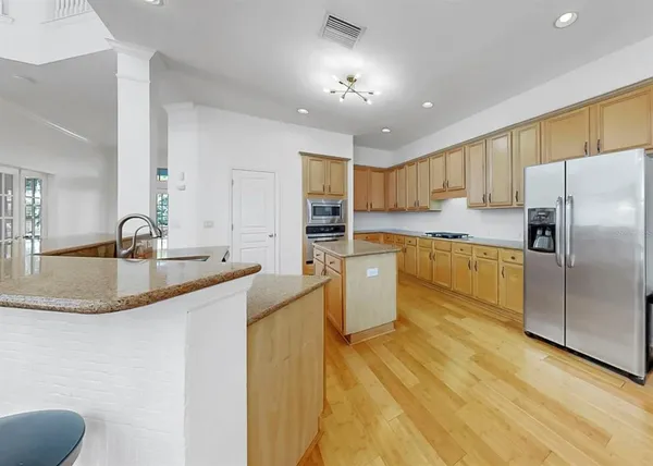 $999,999 | 435 Islebay Drive, Apollo Beach, FL 33572