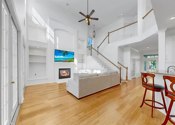 $999,999 | 435 Islebay Drive, Apollo Beach, FL 33572