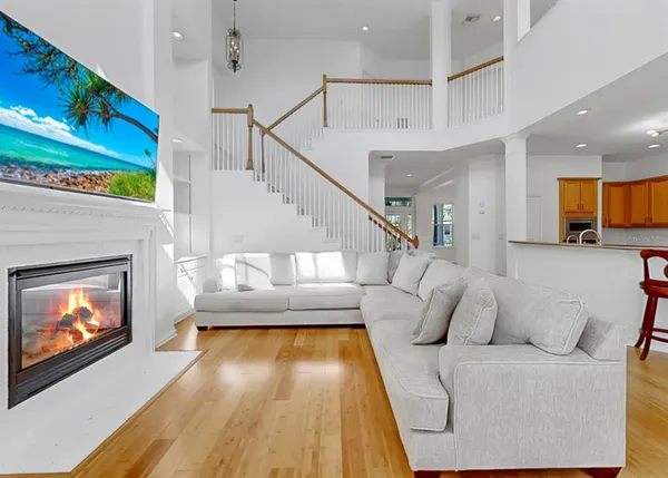 $999,999 | 435 Islebay Drive, Apollo Beach, FL 33572