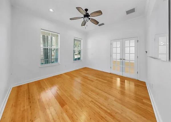 $999,999 | 435 Islebay Drive, Apollo Beach, FL 33572