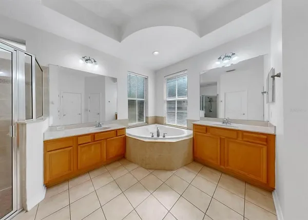 $999,999 | 435 Islebay Drive, Apollo Beach, FL 33572