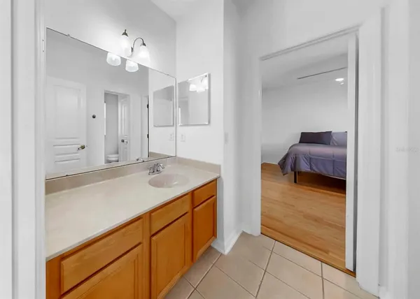 $999,999 | 435 Islebay Drive, Apollo Beach, FL 33572