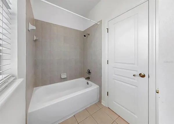 $999,999 | 435 Islebay Drive, Apollo Beach, FL 33572