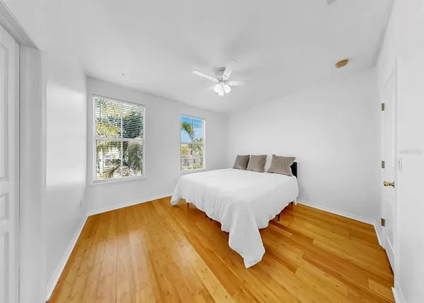 $999,999 | 435 Islebay Drive, Apollo Beach, FL 33572