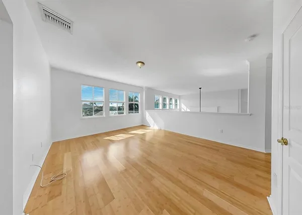 $999,999 | 435 Islebay Drive, Apollo Beach, FL 33572