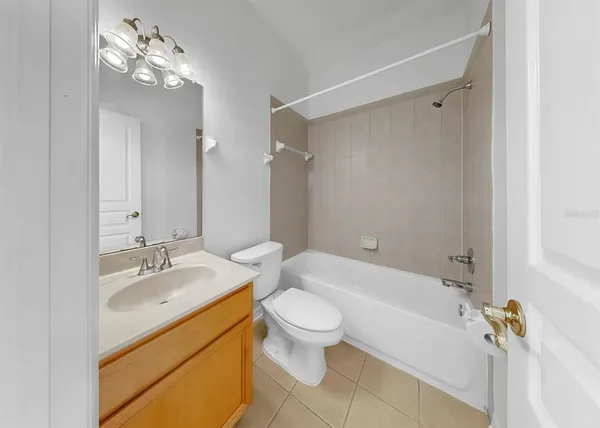 $999,999 | 435 Islebay Drive, Apollo Beach, FL 33572