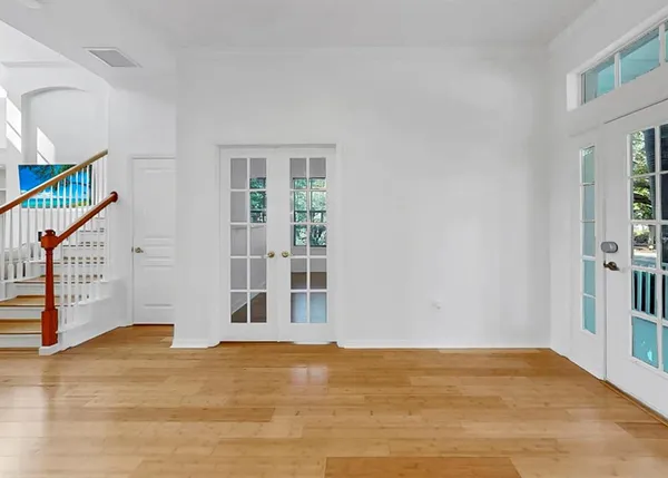 $999,999 | 435 Islebay Drive, Apollo Beach, FL 33572