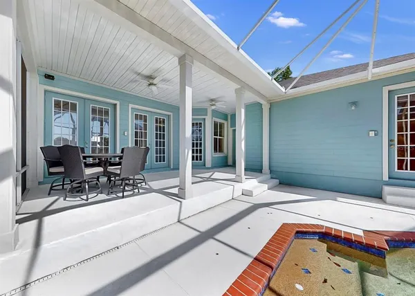 $999,999 | 435 Islebay Drive, Apollo Beach, FL 33572