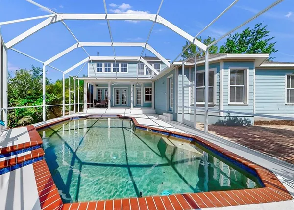 $999,999 | 435 Islebay Drive, Apollo Beach, FL 33572
