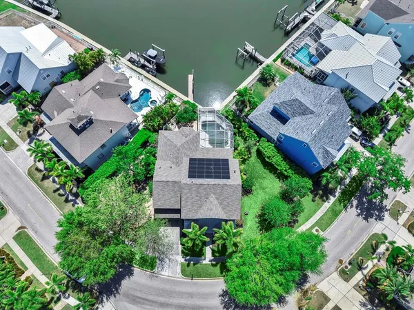 $999,999 | 435 Islebay Drive, Apollo Beach, FL 33572