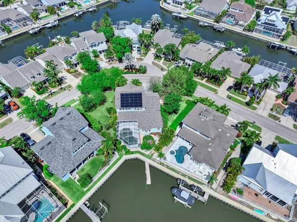 $999,999 | 435 Islebay Drive, Apollo Beach, FL 33572