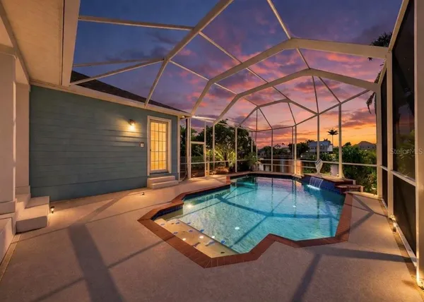 $999,999 | 435 Islebay Drive, Apollo Beach, FL 33572