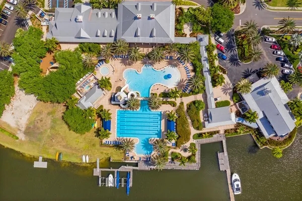 $999,999 | 435 Islebay Drive, Apollo Beach, FL 33572