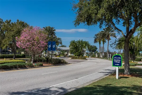 $999,999 | 435 Islebay Drive, Apollo Beach, FL 33572