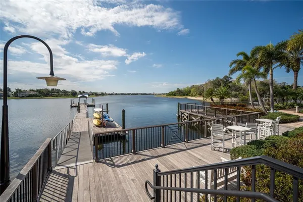 $999,999 | 435 Islebay Drive, Apollo Beach, FL 33572