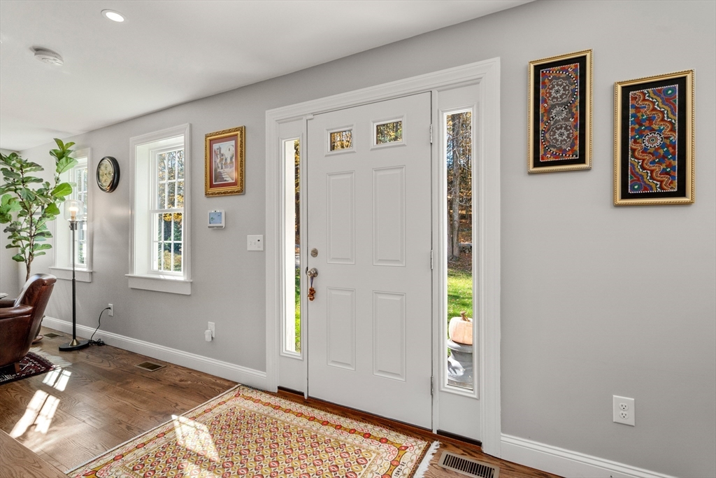 28 Allen Road Sturbridge, MA 01566 - Photo 15 of 33 a view of an entryway with wooden floor